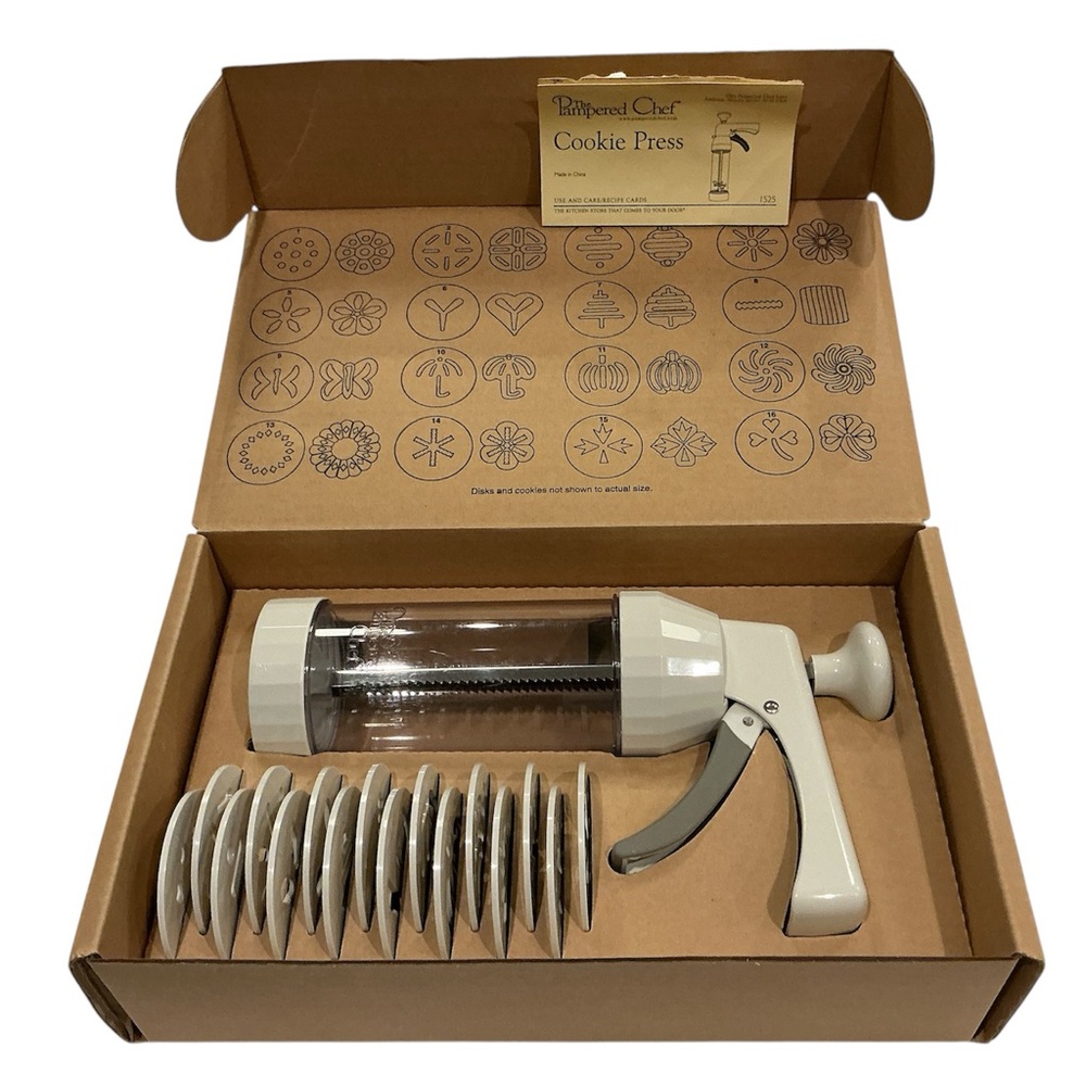 Pampered Chef Cookie Press with 16 Discs Original Box Retired